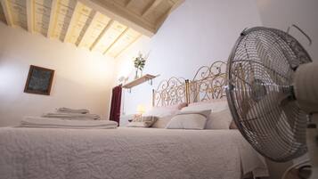 2 Schlafzimmer, Zimmersafe, Schreibtisch, BĂŒgeleisen/BĂŒgelbrett