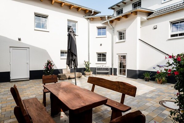 Outdoor dining - Rosenchalet - well-being and enjoyment  (Bayern - Leinach)