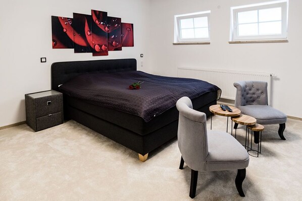 3 chambres, chambres insonorisées, fer et planche à repasser