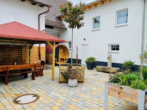 Outdoor dining - Rosenchalet - well-being and enjoyment  (Bayern - Leinach)