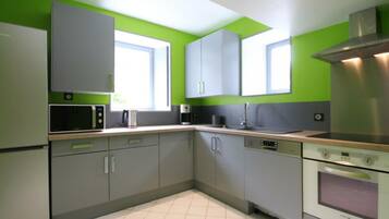 Fridge, microwave, dishwasher