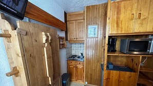 Coffee/tea maker, fridge, microwave - Cosy Studio for 2 with Balcony on La Croisette, Ski-In/Ski-Out (Les Menuires)