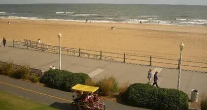 COZY,STEPS AWAY FROM POOL and BEACH