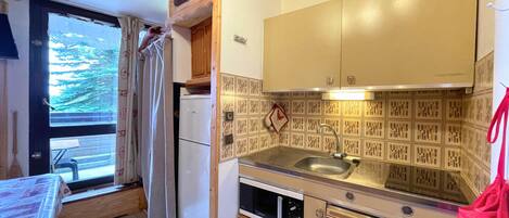 冰箱、茶具/咖啡用具、烤面包机、冰柜