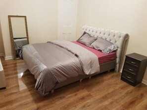 5 bedrooms, iron/ironing board, WiFi, bed sheets