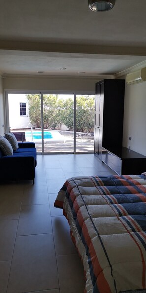 5 bedrooms, iron/ironing board, WiFi, bed sheets - Great holiday villa.  (Candelaria)