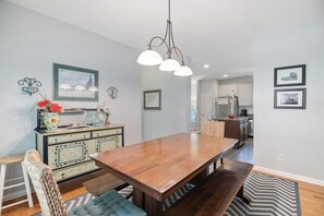 Dining - Blue Pearl! Pool Table, Pet Friendly, 1 Block to Town & Easy Walk to Beach (Folly Beach)
