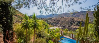 Cubo's Jacaranda Rural Cottage / Private Pool / Views