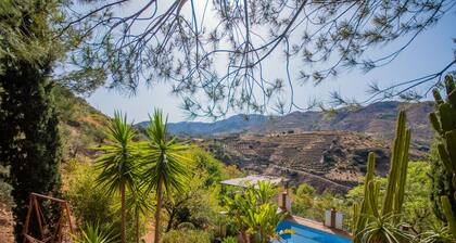 Cubo's Jacaranda Rural Cottage / Private Pool / Views