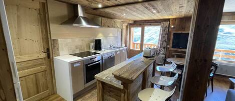 Fridge, microwave, dishwasher, coffee/tea maker