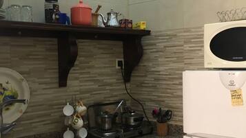 冰箱、微波炉、炉灶、烤面包机