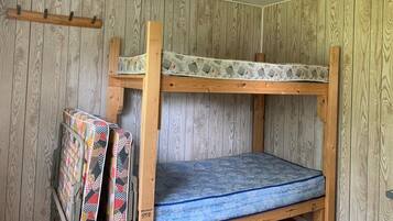 2 bedrooms, internet, bed sheets