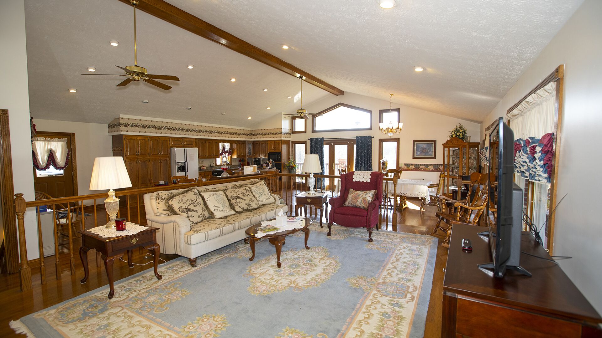 TV connectée, jeux vidéo, lecteur de DVD, livres