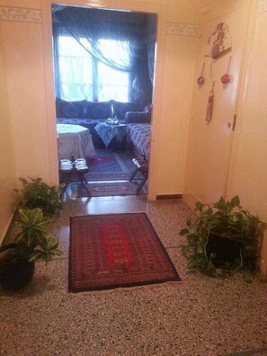 المنشأة من الداخل