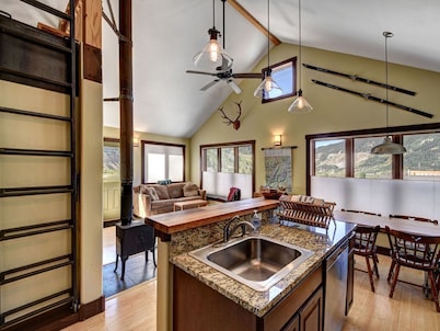 Entire Silverton home w/ garage & bike tools!