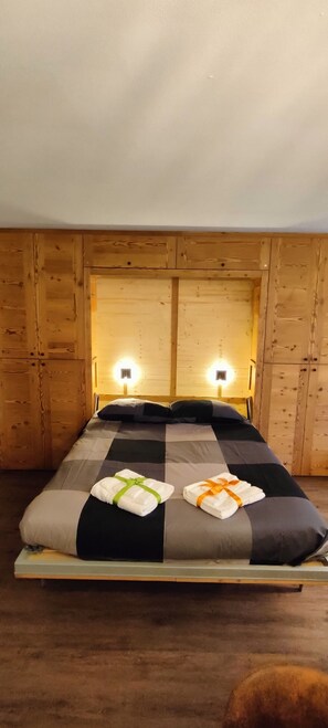 1 bedroom, WiFi, bed sheets