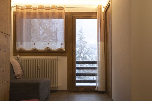 Bright and Cozy Two-room apartment with balcony overlooking the Matterhorn