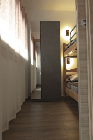 1 camera, Wi-Fi, lenzuola