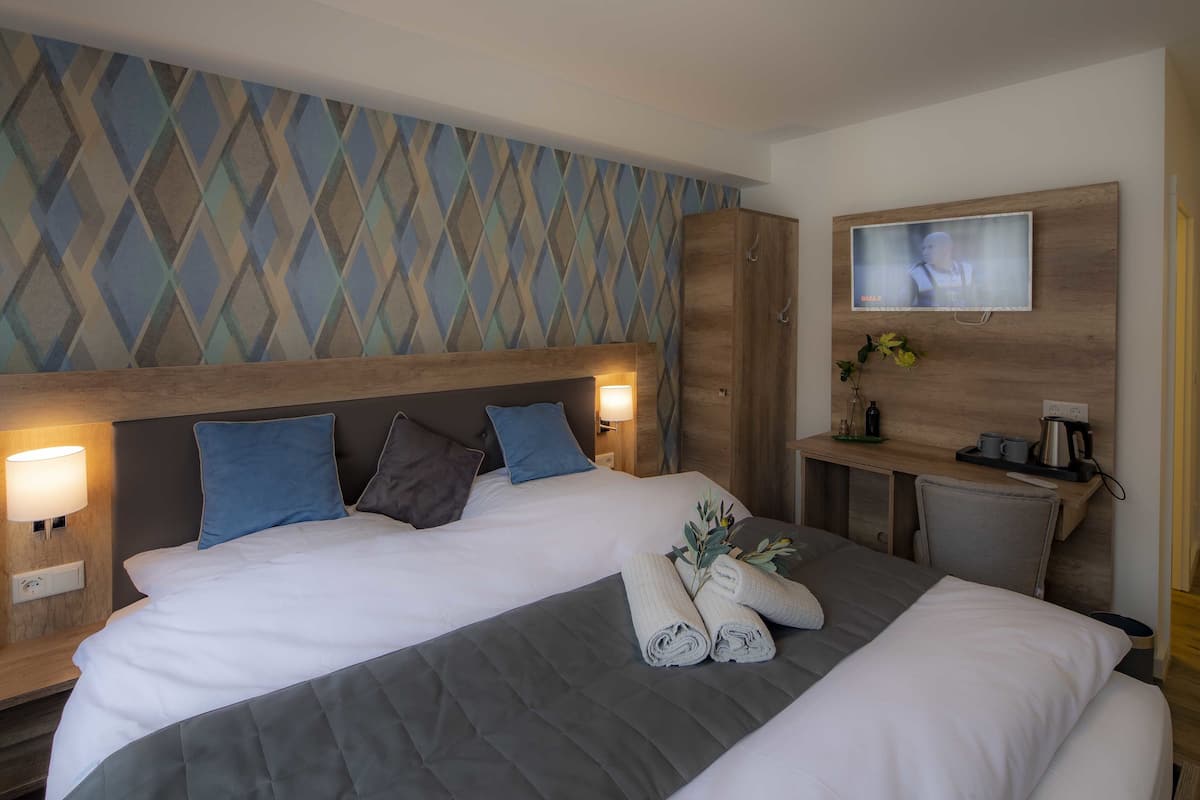 Deluxe Double Room, Private Bathroom