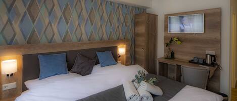 Deluxe Double Room, Private Bathroom | 1 bedroom
