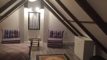 2 soverom, skrivebord, strykejern/-brett og wi-fi