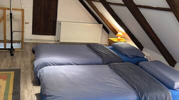 2 bedrooms, desk, iron/ironing board, free WiFi