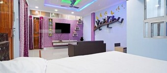 Bobby Premium Residency - Deluxe King Room