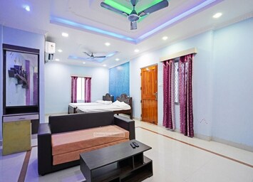 Deluxe King Room with living space