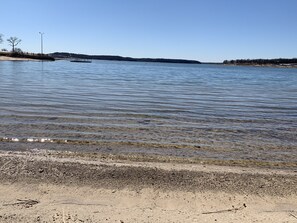 In Strandnähe, Liegestühle, Strandtücher