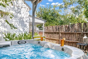 Bain à remous extérieur