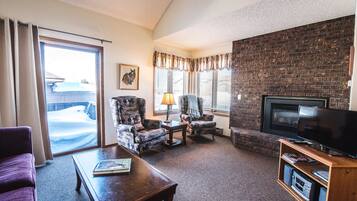 智能电视、壁炉、桌上足球