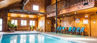 Unit #2 Cozy 2 Bed/2 Bath Condo on Golf Course with Hot tub/ Sauna/ Pool