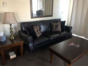 Téléviseur connecté, foyer, table de baby-foot