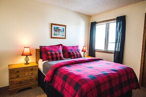 2 chambres, fer et planche à repasser, accès au Wi-Fi (inclus)