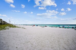 Una playa cerca