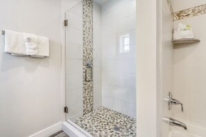 Combined shower/bathtub, towels - 🌊 Salty Shores | Resort-Style Pool w/ Waterfalls | Beach Access | Walk to Beach (Miramar Beach)