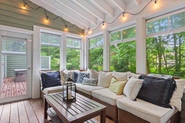 TV, fireplace, table tennis - Union Pier Home With Private Hot Tub and Association Pool! (Union Pier)