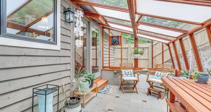 Cozy Hideaway w/ Grill, 17 Mi to Asheville
