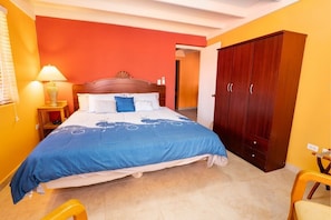 3 chambres, fer et planche à repasser, Wi-Fi gratuit, draps fournis