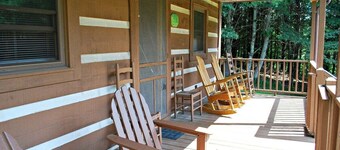 Sweet Retreat-NC cabin with mountain & river views, firepit, Smart TV, River Tubes,
