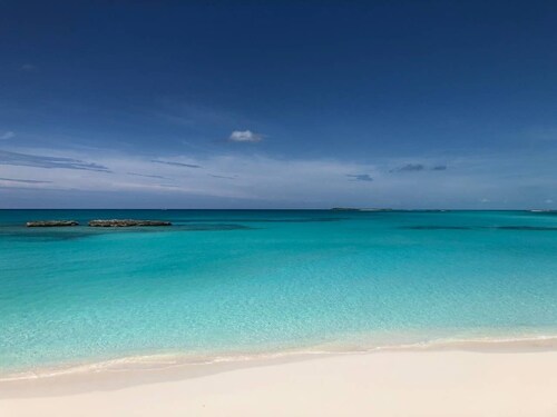 Gemütliche Wohnung mit Strand 7 Autominuten entfernt. JEEP MIETE, A. C, KABEL, WIFI,