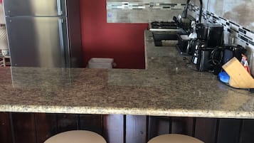 KĂŒhlschrank, Mikrowelle, Ofen, Herdplatte