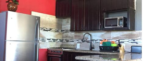 Geladeira, micro-ondas, fogão, cooktop