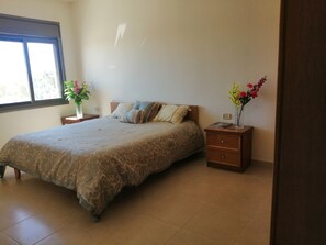 Iron/ironing board, free WiFi, bed sheets