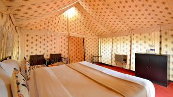 Swiss Cottage | Memory-foam beds, desk, free WiFi, bed sheets