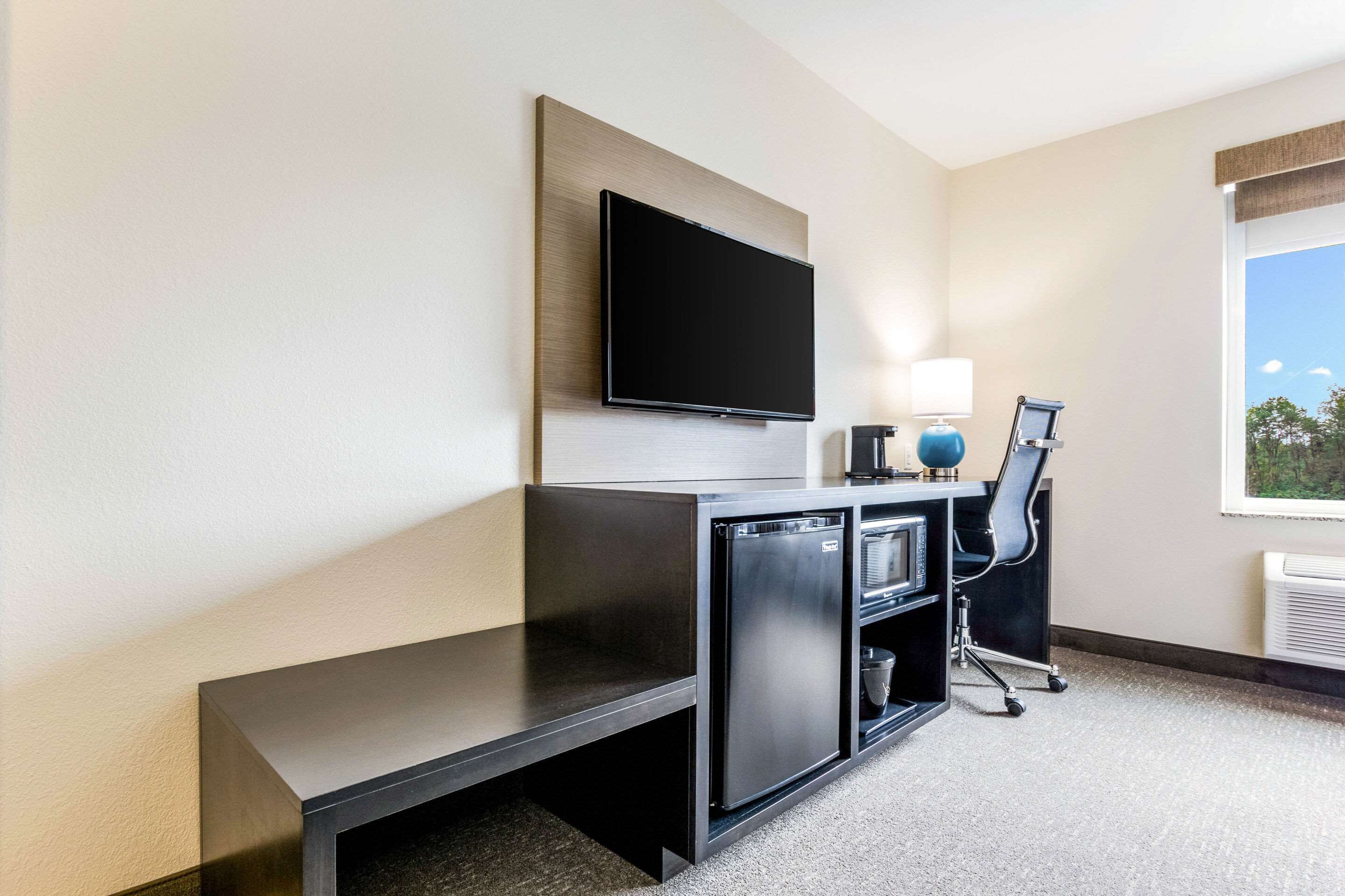 room, 1 king bed, accessible, non smoking | premium bedding, pillow-top beds, desk, laptop workspace