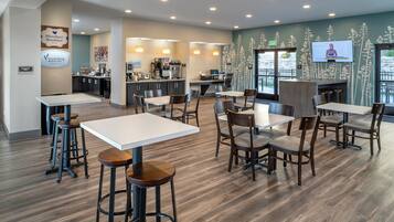 Free daily buffet breakfast