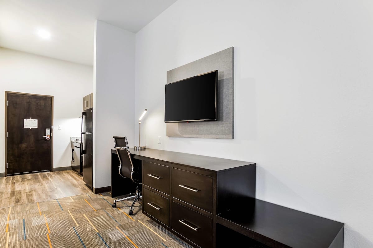 Suite, Multiple Beds, Accessible, Non Smoking