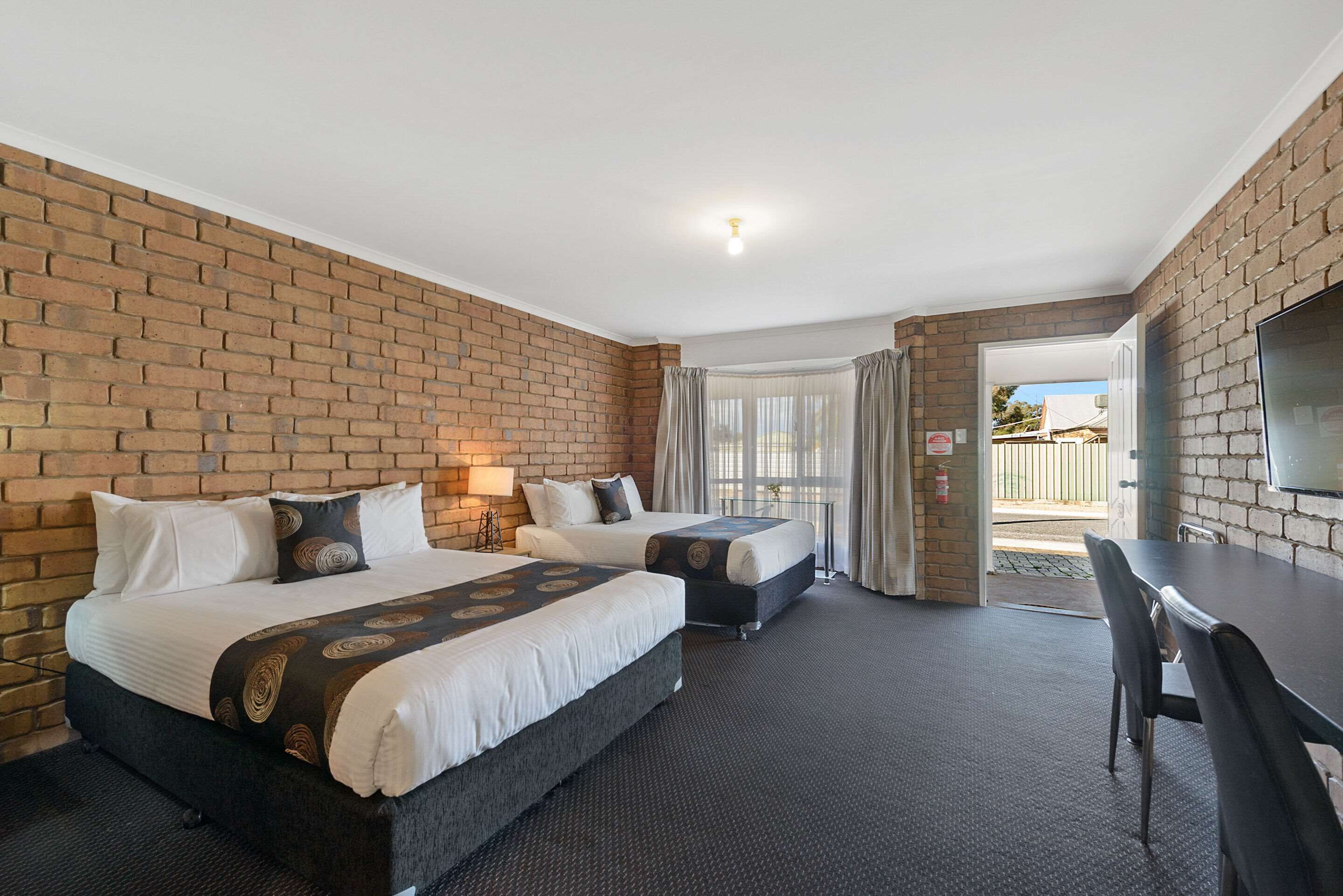 deluxe room, 2 queen beds | minibar, free wifi, bed sheets