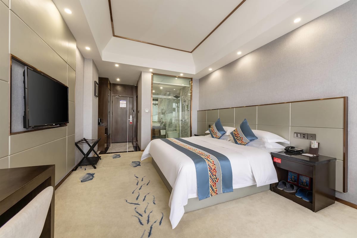 Deluxe Room, 1 King Bed, Smoking